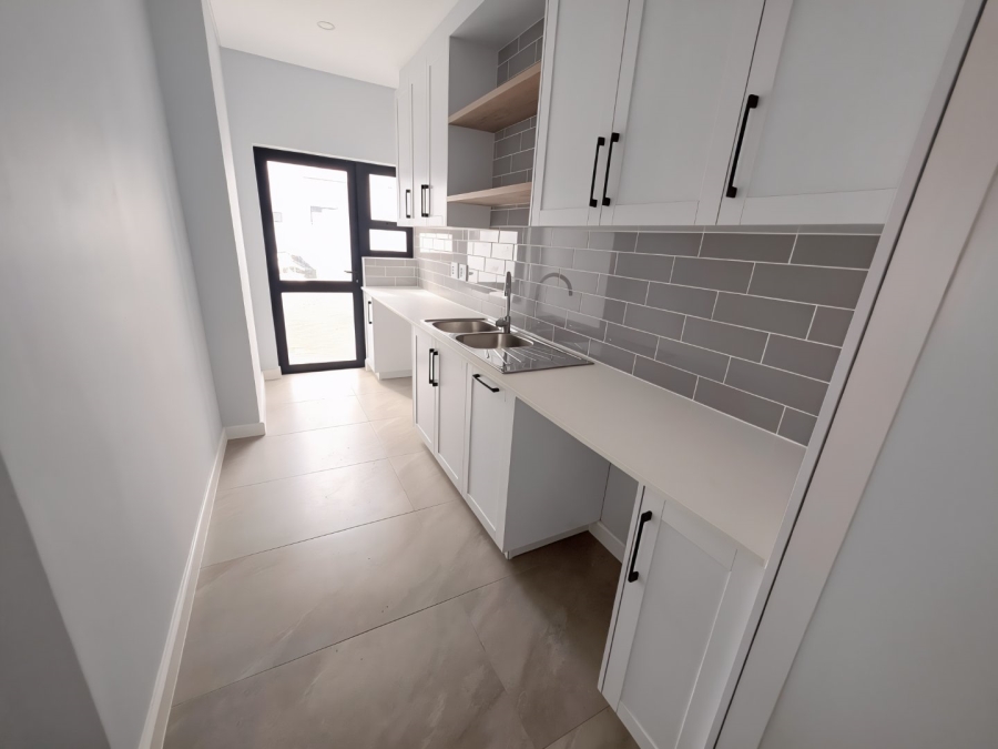 5 Bedroom Property for Sale in Sandown Western Cape